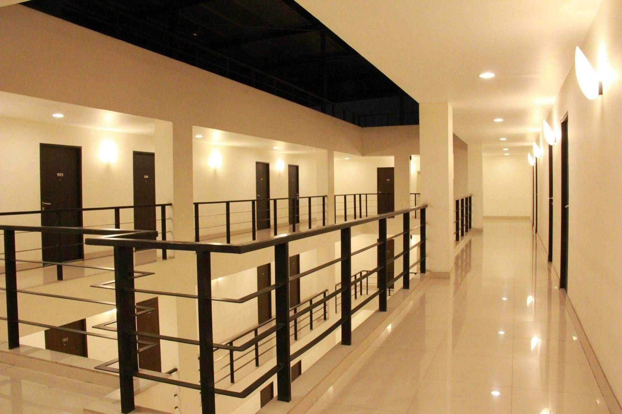 The Atrium Ratchada 13 Aparthotel Μπανγκόκ Εξωτερικό φωτογραφία