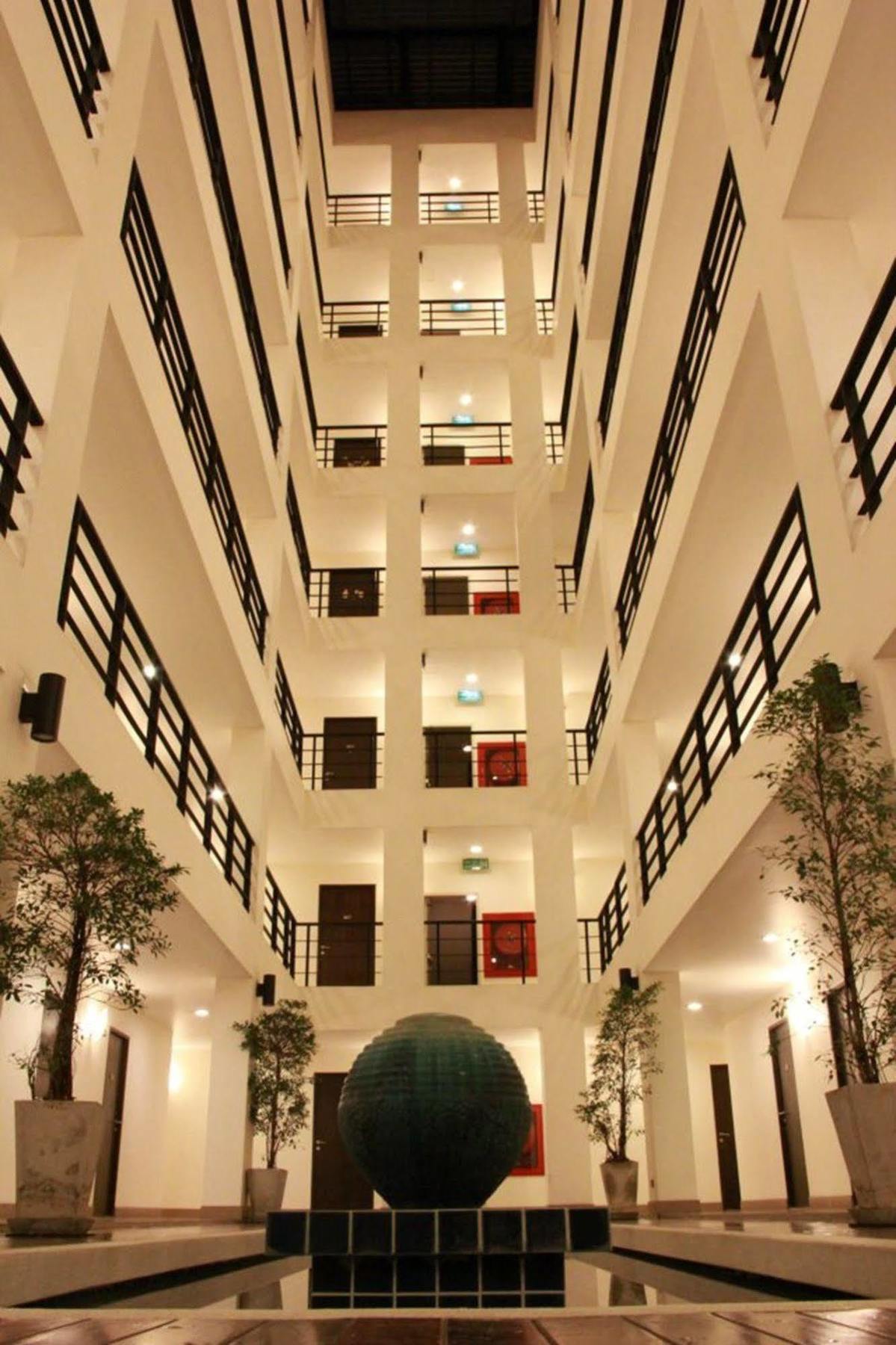 The Atrium Ratchada 13 Aparthotel Μπανγκόκ Εξωτερικό φωτογραφία